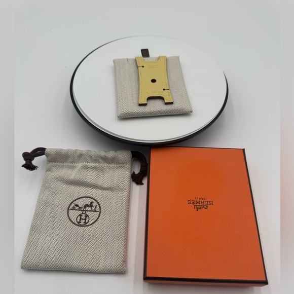 HERMES Etain Swift Leather Dring Headphone Winder Leather Soft Yellow - Picture 1 of 6